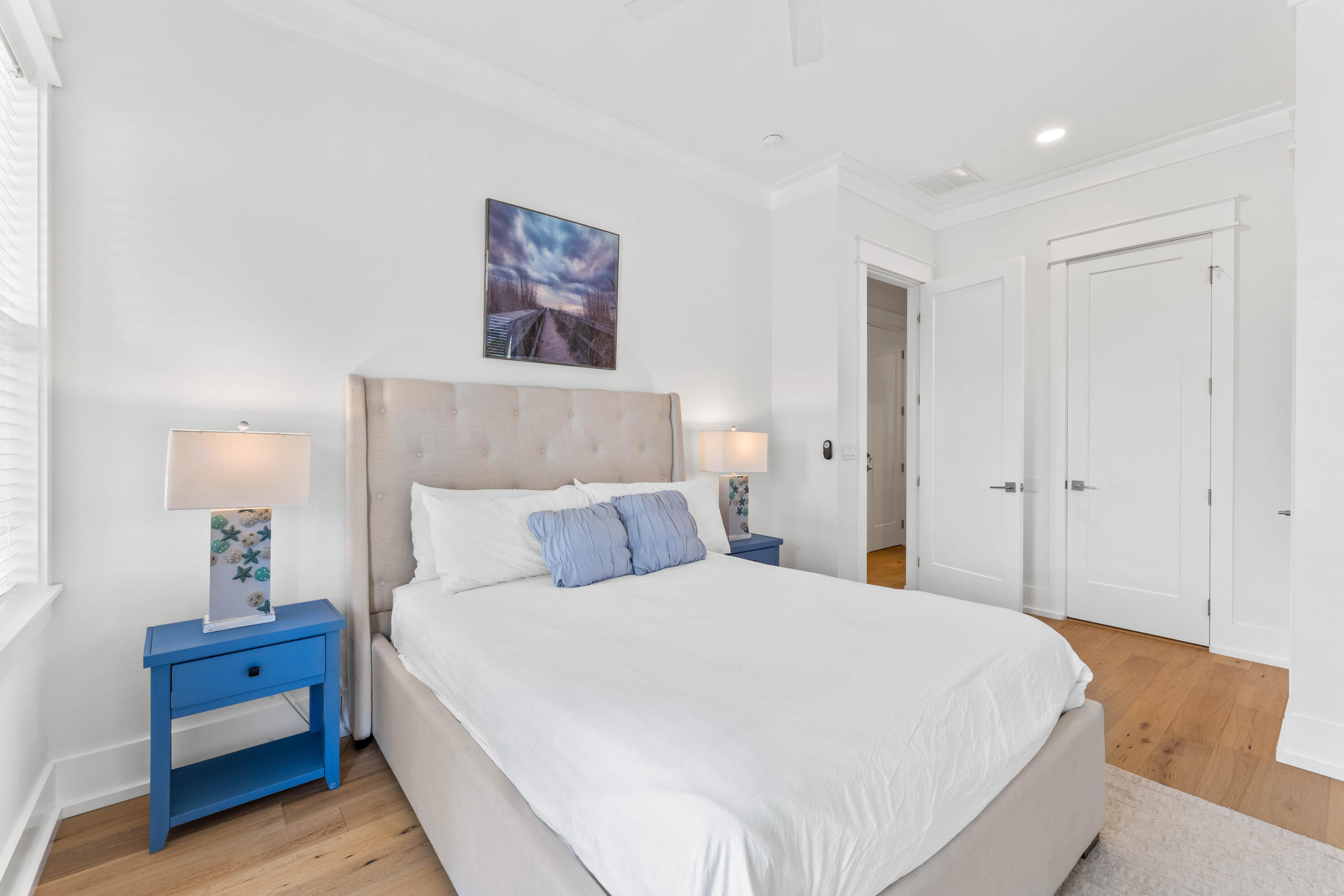 4635 Sunset Pointe Destin, FL 32541 - Photo 30 of 48 a bedroom with a bed and a lamp