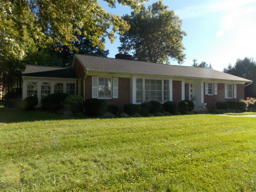 622 Valley Drive Bristol, VA 24201 - Photo 2 of 18 Photo 2