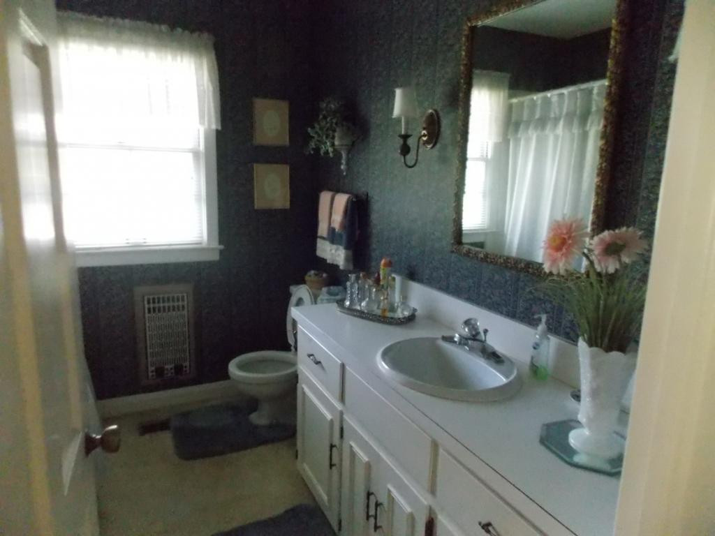 622 Valley Drive Bristol, VA 24201 - Photo 14 of 18 Photo 14