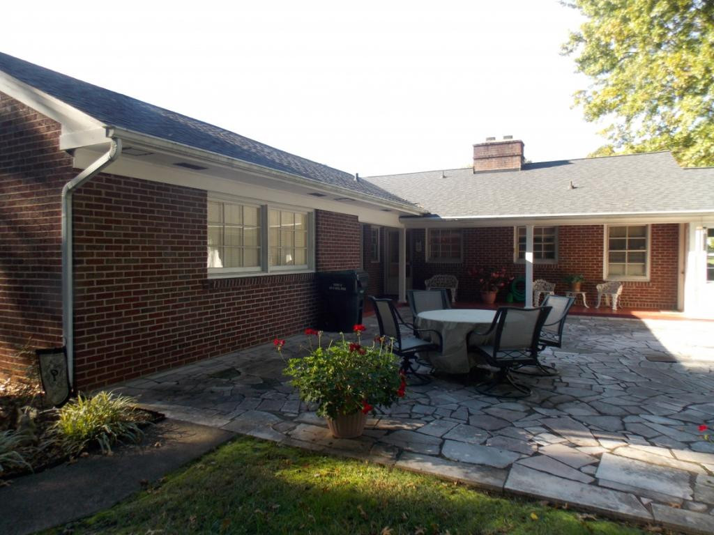 622 Valley Drive Bristol, VA 24201 - Photo 3 of 18 Photo 3