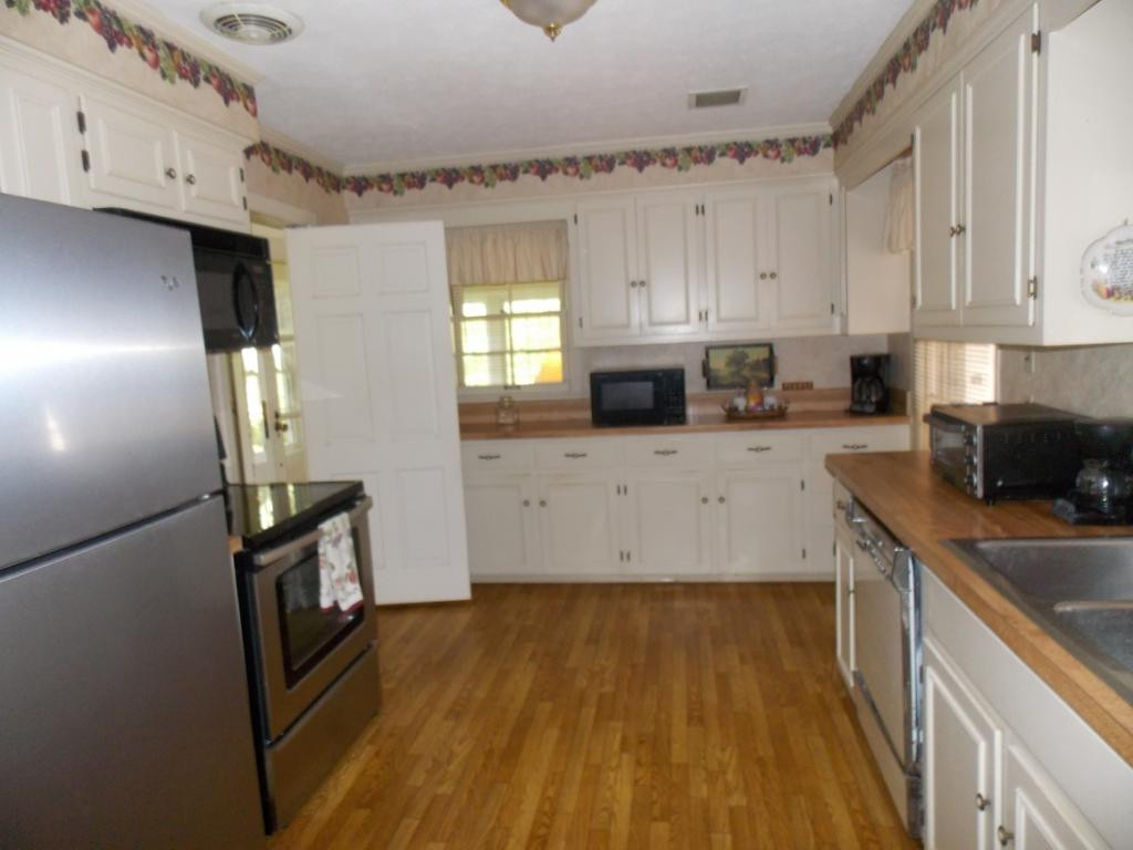 622 Valley Drive Bristol, VA 24201 - Photo 7 of 18 Photo 7