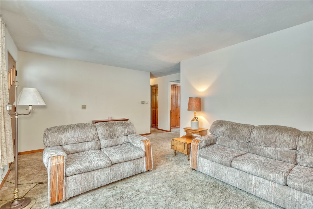 572 Holt Road Webster, NY 14580 - Photo 11 of 39