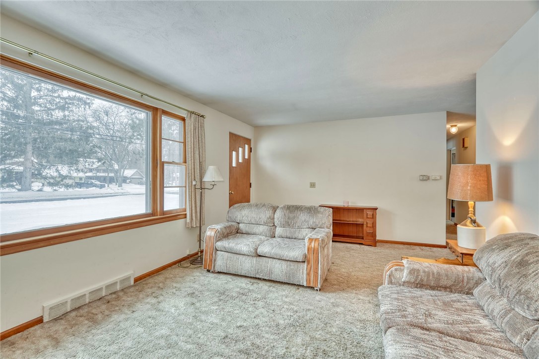 572 Holt Road Webster, NY 14580 - Photo 12 of 39