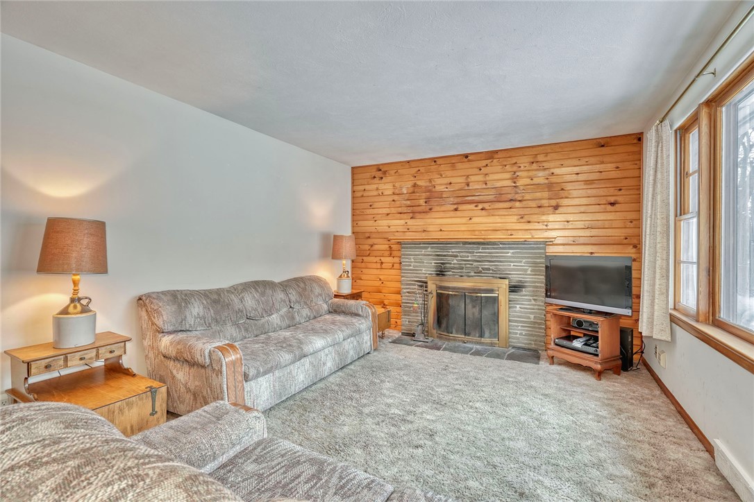 572 Holt Road Webster, NY 14580 - Photo 8 of 39