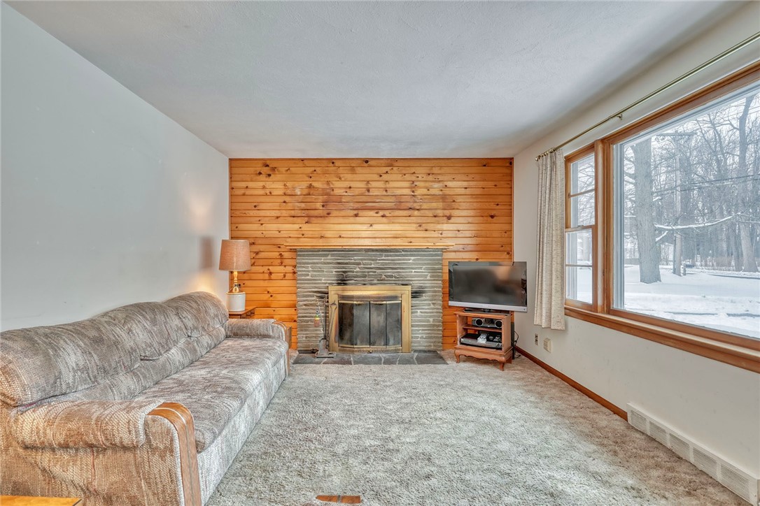 572 Holt Road Webster, NY 14580 - Photo 9 of 39