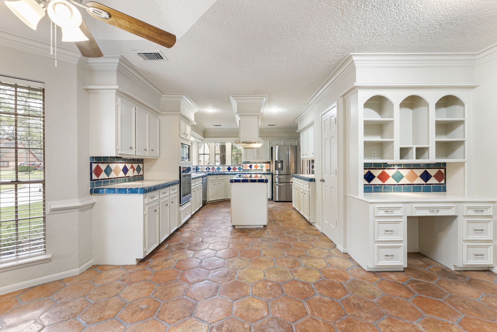 5718 Glenmere Lane Spring, TX 77379 - Photo 14 of 40