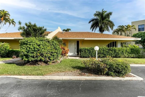 $2,500 | 925 Palm View Drive, Unit 111, Naples, FL 34110