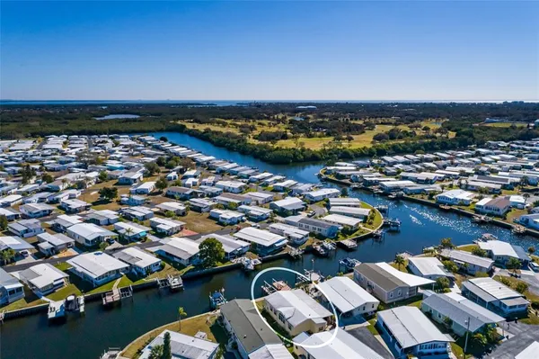$325,000 | 134 Americana Court Northeast, Unit 216, St. Petersburg, FL 33702