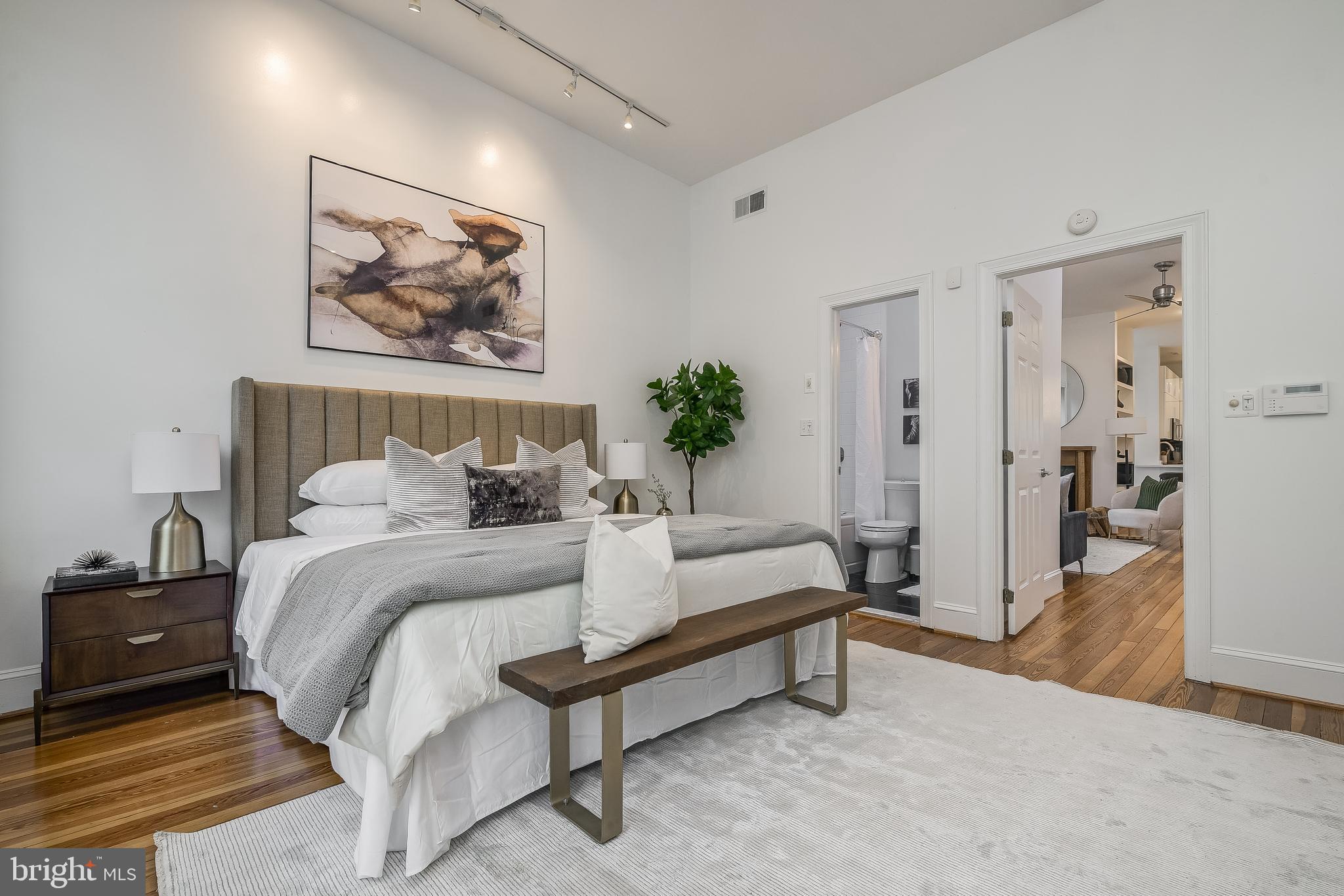 2017 Kalorama Road Northwest, Unit 4 Washington, DC 20009 - Photo 23 of 36 View to Ensuite