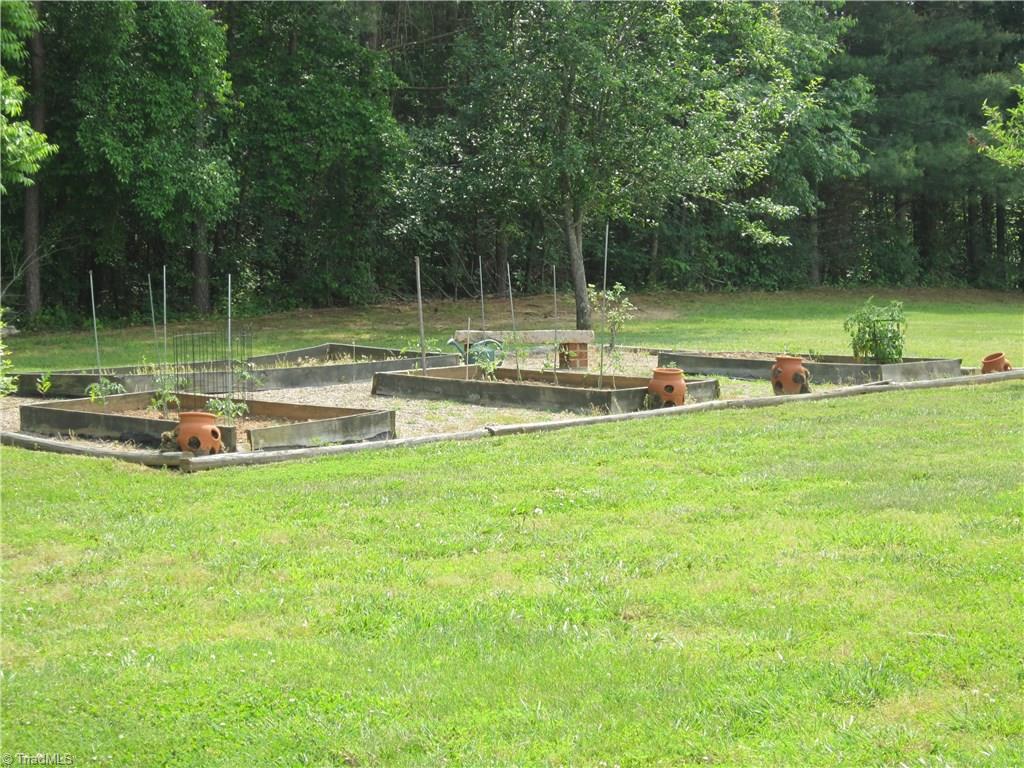 413 Embler Road Lexington, NC 27292 - Photo 4 of 24
