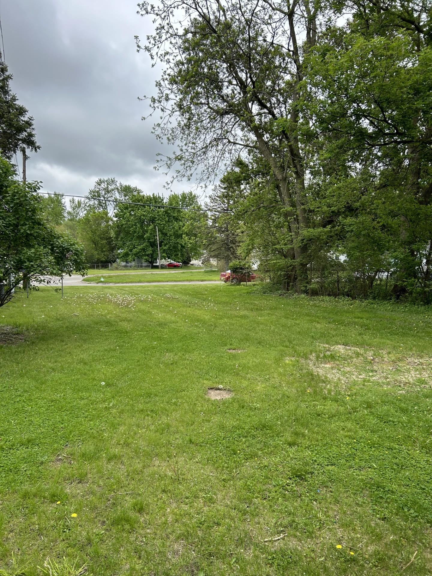 4402 Red Arrow Road Flint, MI 48507 - Photo 6 of 22 50174732-ed7b1224-c489-4b0a-a82b-5cab1e1b8832.JPG