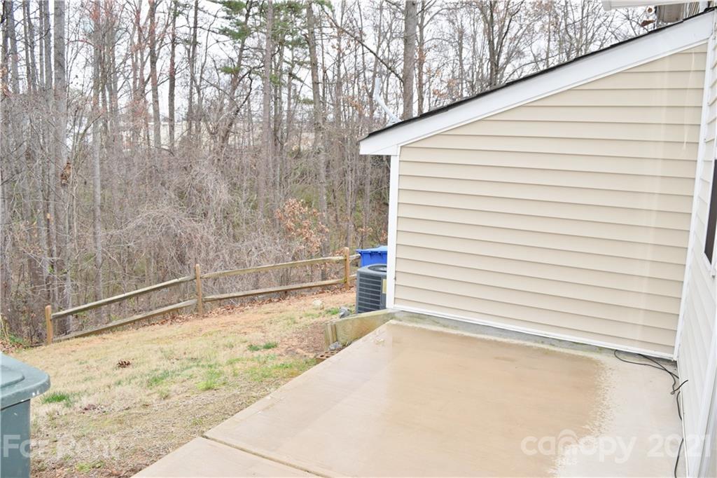 138 Limerick Road Mooresville, NC 28115 - Photo 28 of 33 a bathroom with a bathtub and shower