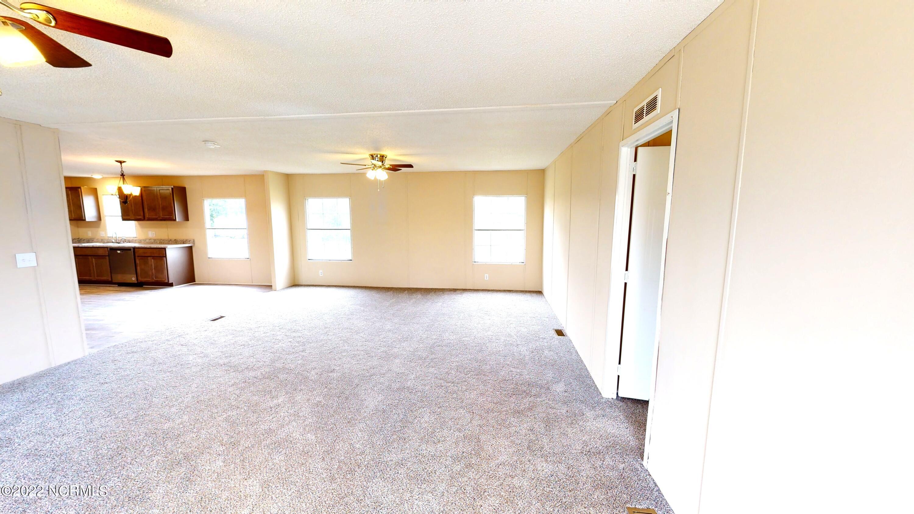 100 Ram's Place Mount Olive, NC 28365 - Photo 4 of 20 5 Livingroom