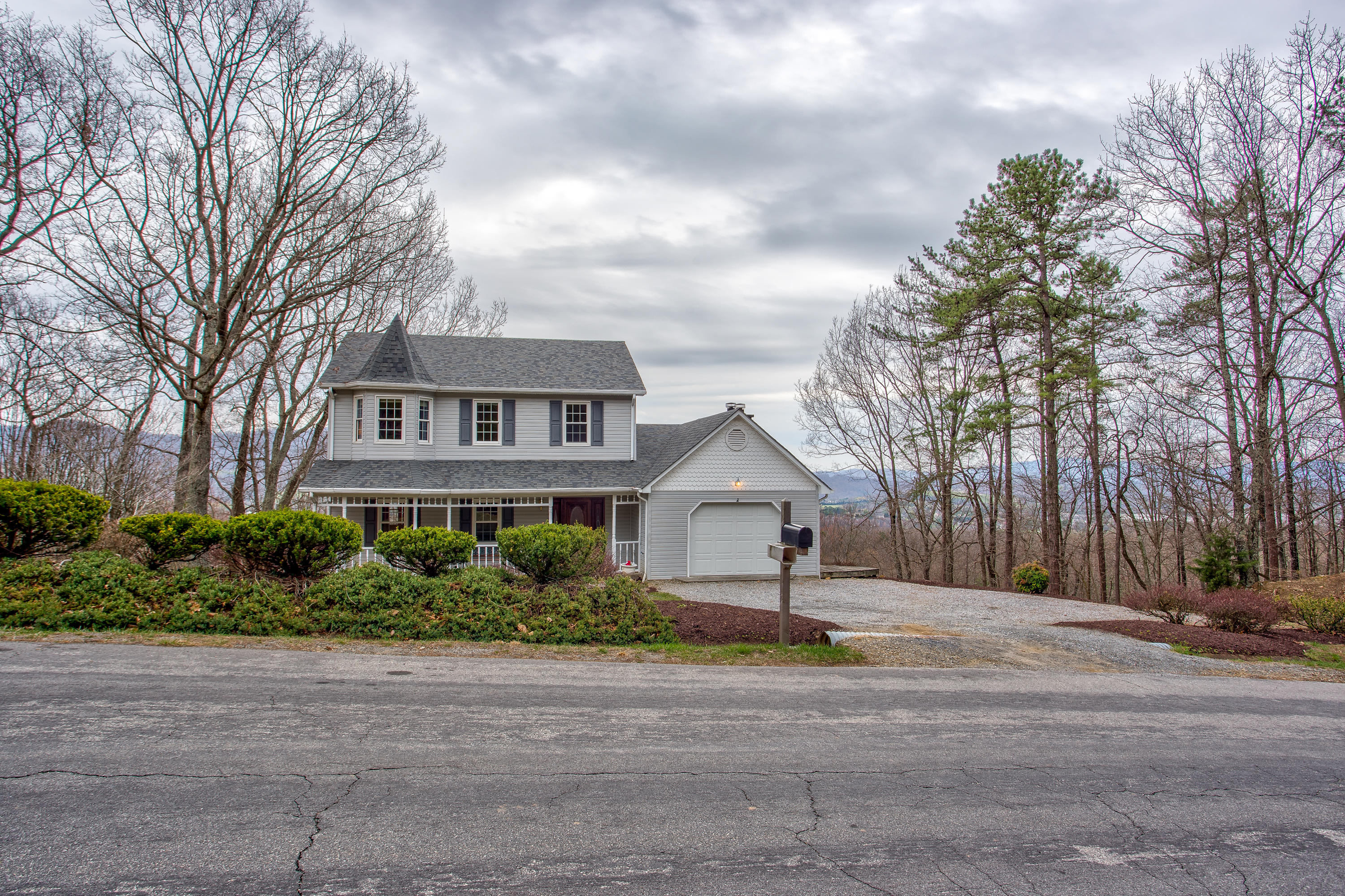 2615 Summit Ridge Road Northeast Roanoke, VA 24012 - Photo 3 of 37 IMG_10