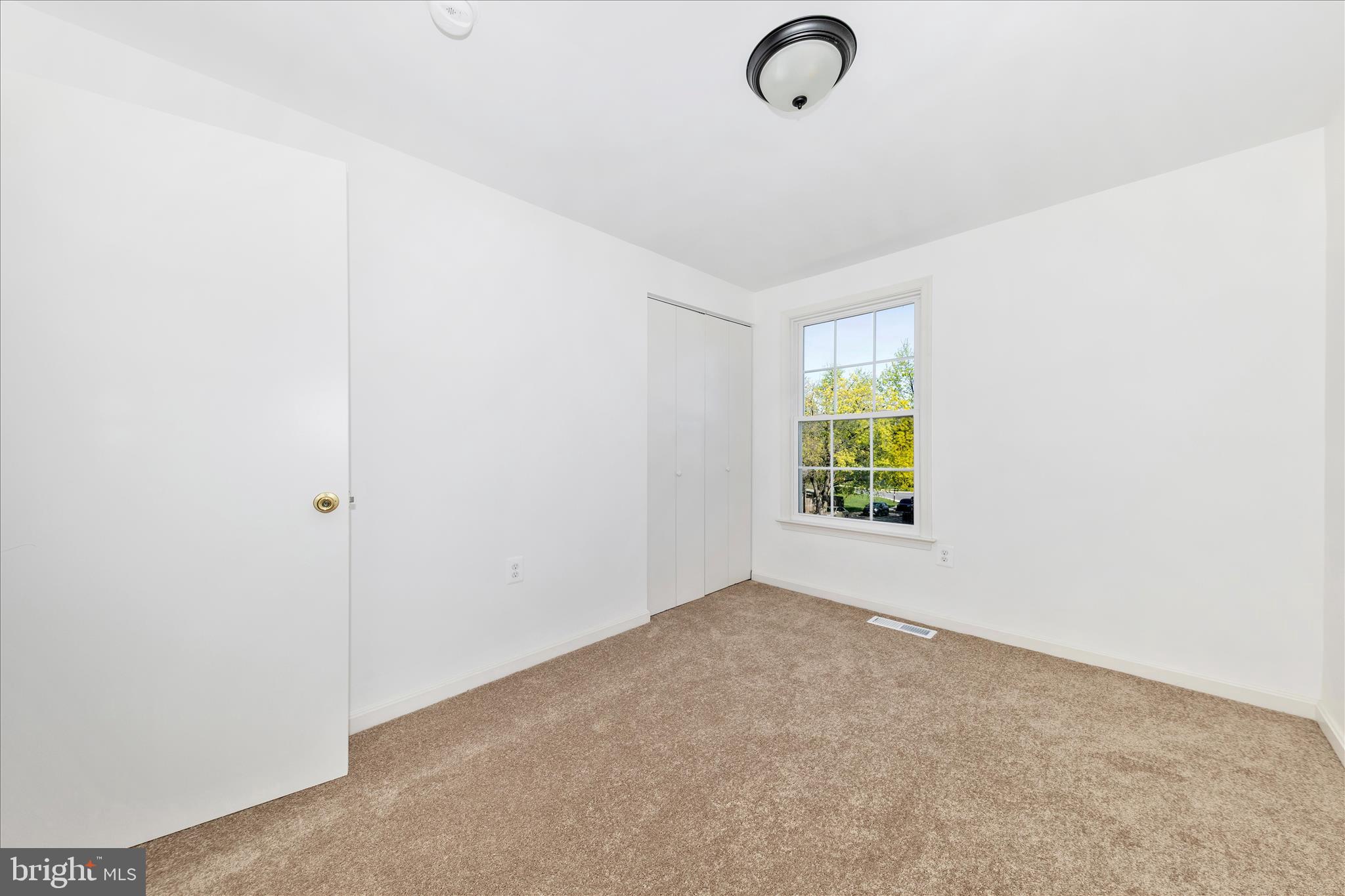 13303 Country Ridge Drive Germantown, MD 20874 - Photo 29 of 45 a view of room with window and ceiling fan