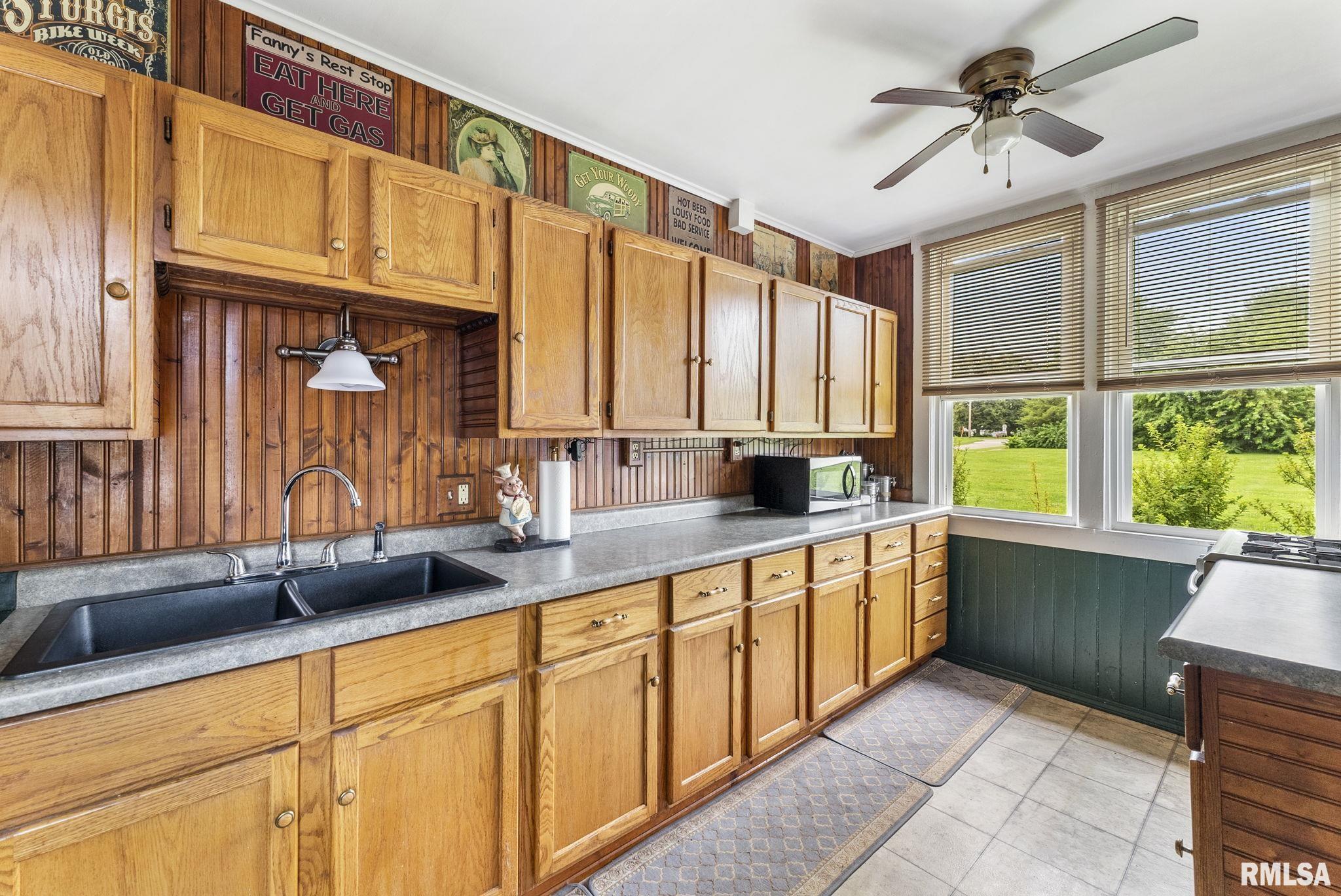 1011 Washington Street Keithsburg, IL 61442 - Photo 15 of 25