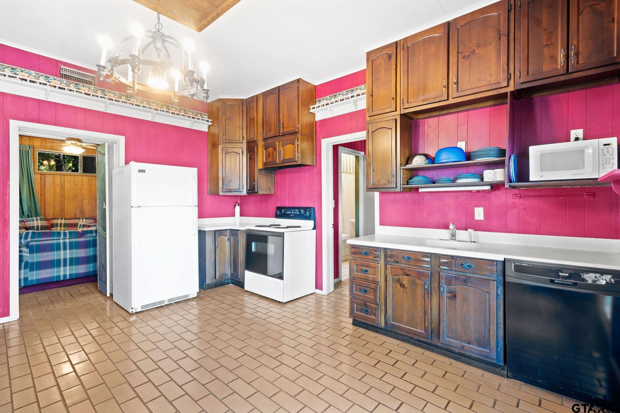 401 West Cathy Street Lone Star, TX 75668 - Photo 17 of 39
