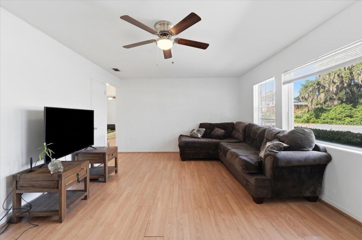 1408 New Jersey Road Lakeland, FL 33803 - Photo 19 of 58 19-Living Area