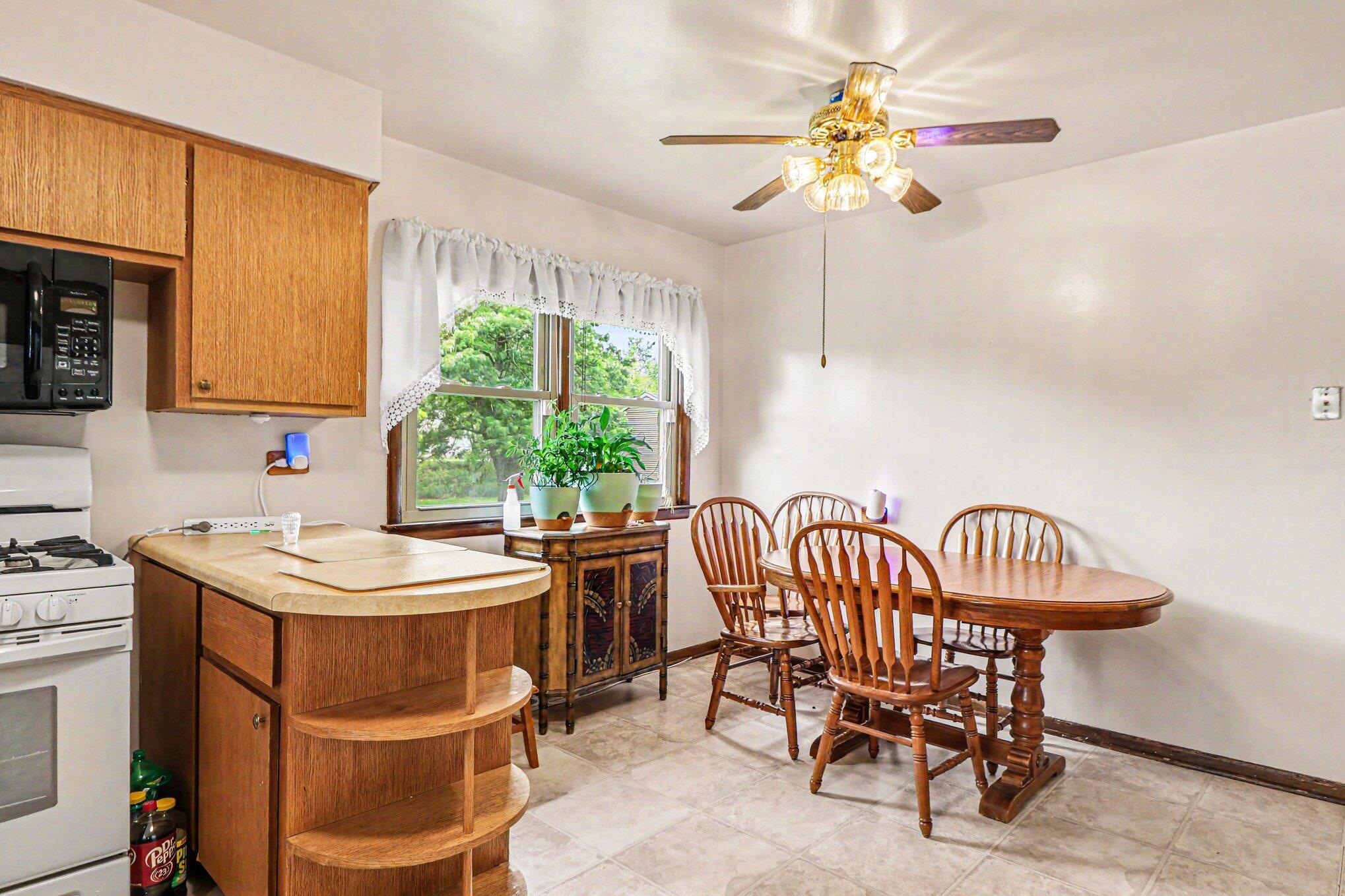 305 West 35th Avenue Griffith, IN 46319 - Photo 9 of 20 2038x1359