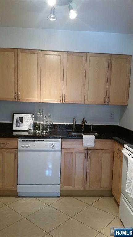 1111 River Road, Unit C8 Edgewater, NJ 07020 - Photo 6 of 15