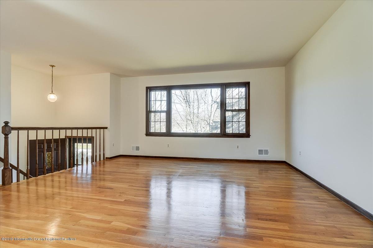 384 Line Road Holmdel, NJ 07733 - Photo 4 of 26 Living Room