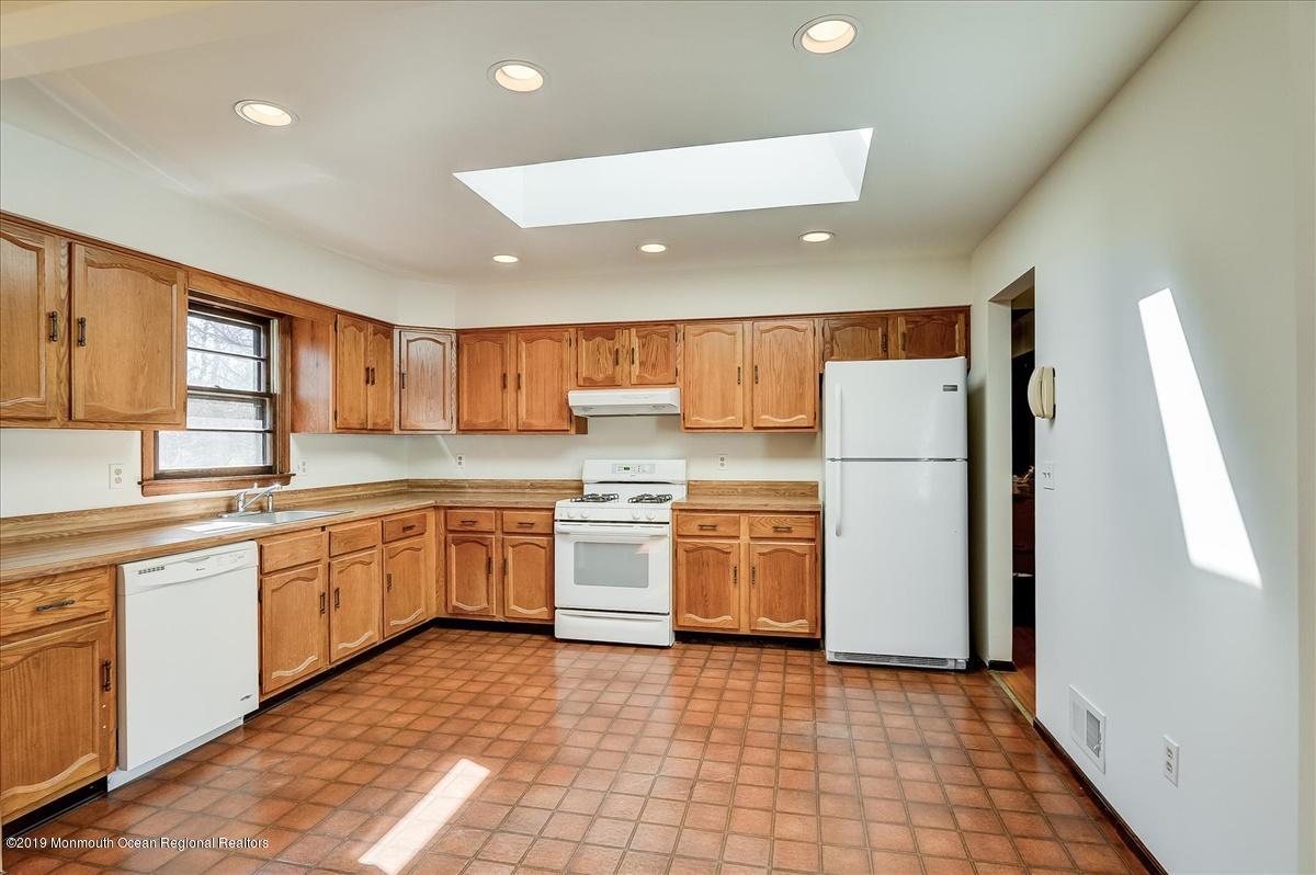 384 Line Road Holmdel, NJ 07733 - Photo 7 of 26 Eat-in Kitchen