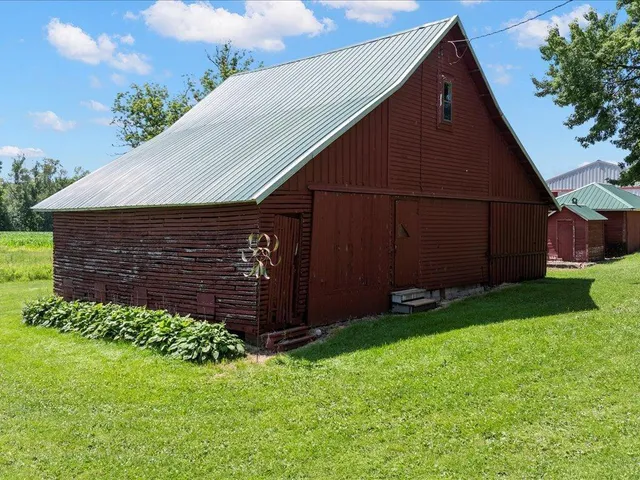 $975,000 | 18625 62nd Street, New Germany, MN 55367