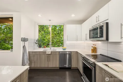 $1,025,000 | 9230 Interlake Avenue North, Seattle, WA 98103