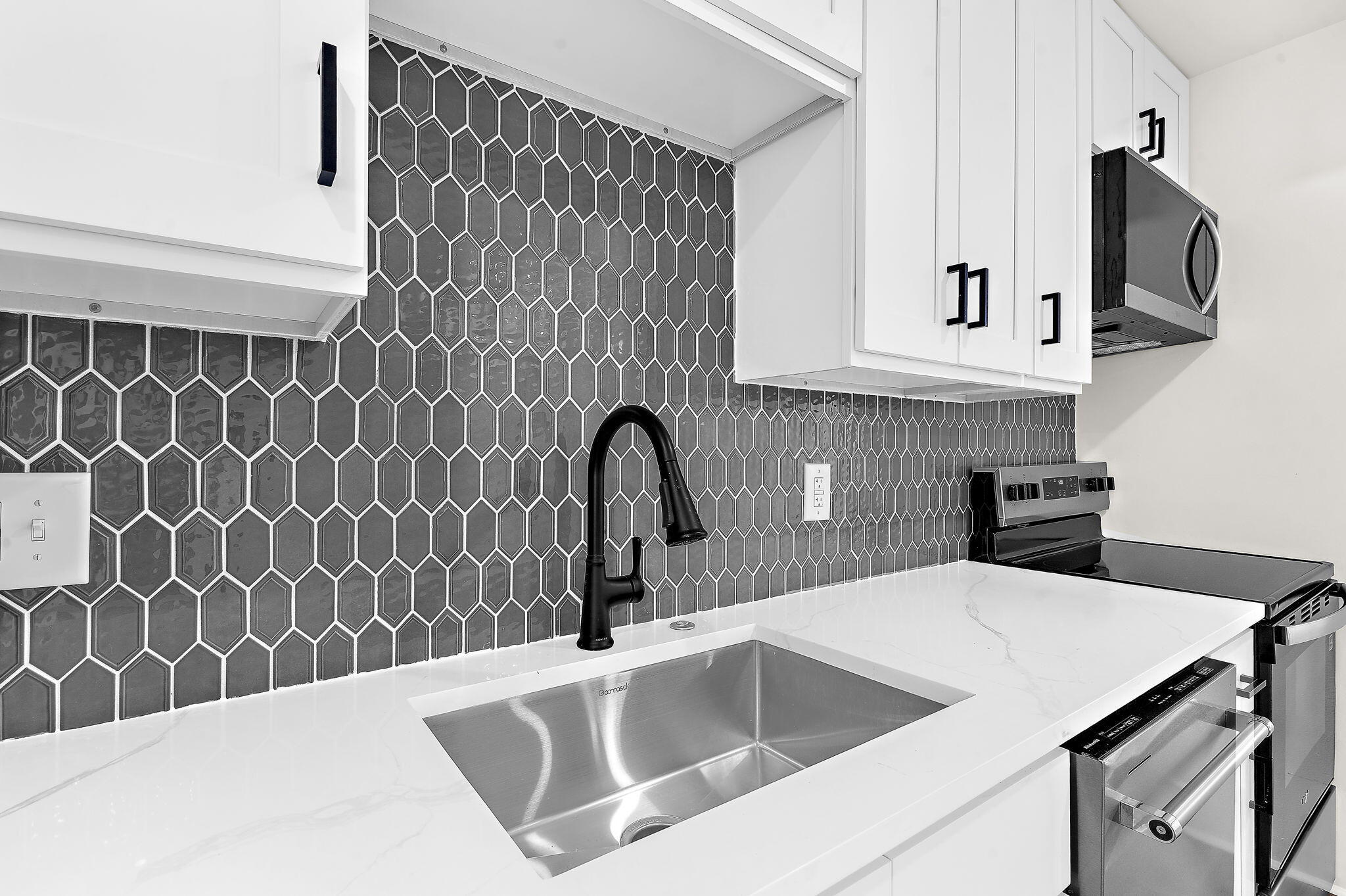 24 Blake Street, Unit B Charleston, SC 29403 - Photo 5 of 32 7-web-or-mls-DSC07525