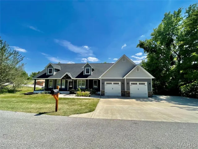 $3,250 | 2233 Wildwood Drive, Glen Carbon, IL 62034