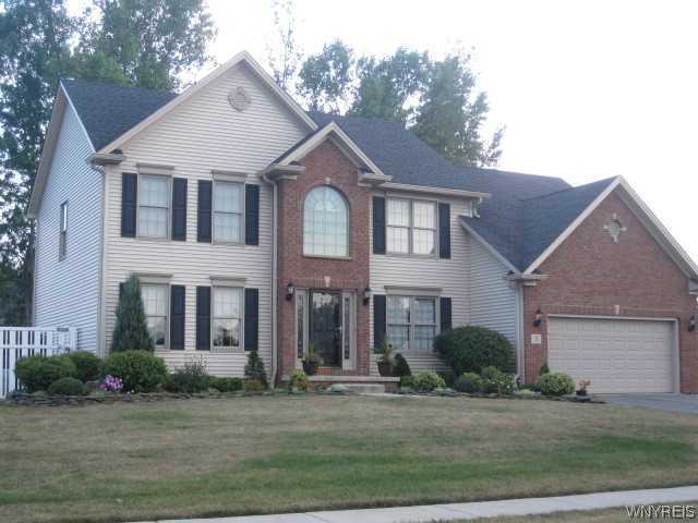 71 South Rockingham Way Amherst, NY 14228 - Photo 1 of 1 Exterior Front