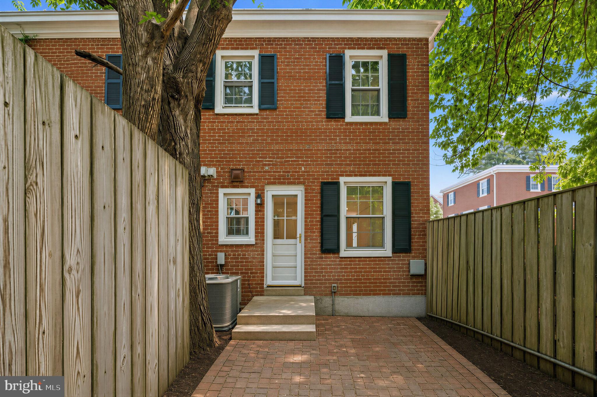 4239 32nd Road South Arlington, VA 22206 - Photo 28 of 29 Gated back patio area - Privacy, Low Maintenance