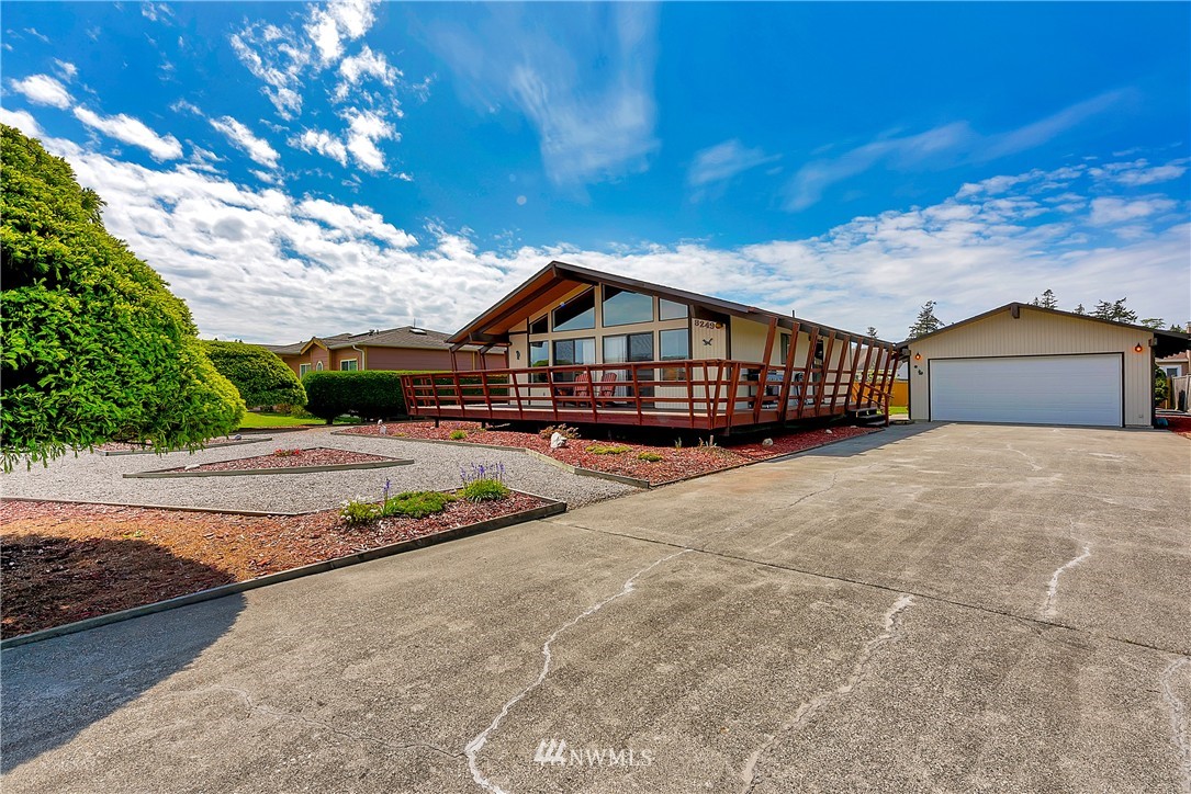 8249 Quinault Road Birch Bay, WA 98230 - Photo 4 of 22 Gallery Image 4