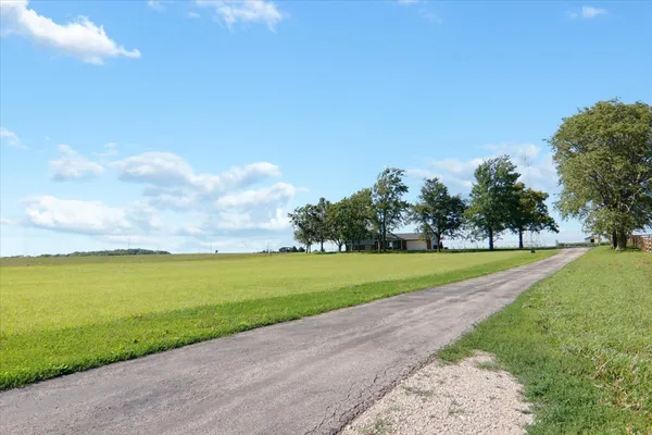 $575,000 | 21184 Allentown Road, Pekin, IL 61554