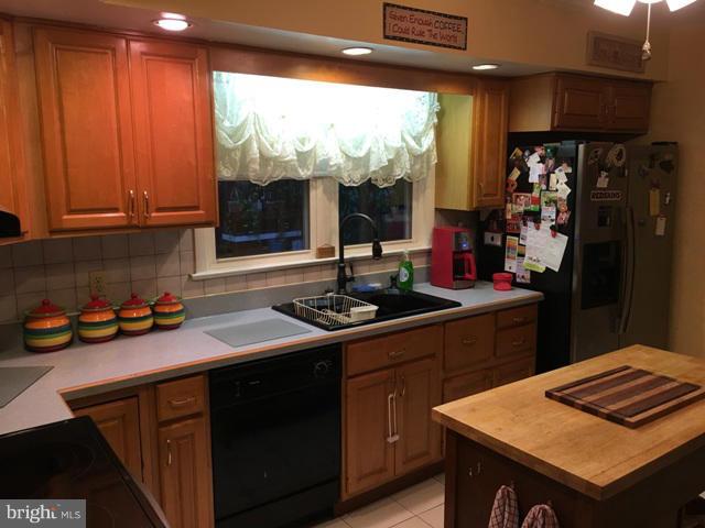 6045 Ford Road Frederick, MD 21702 - Photo 2 of 22 Kitchen