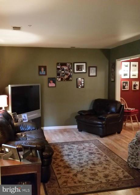 6045 Ford Road Frederick, MD 21702 - Photo 6 of 22 Living Room