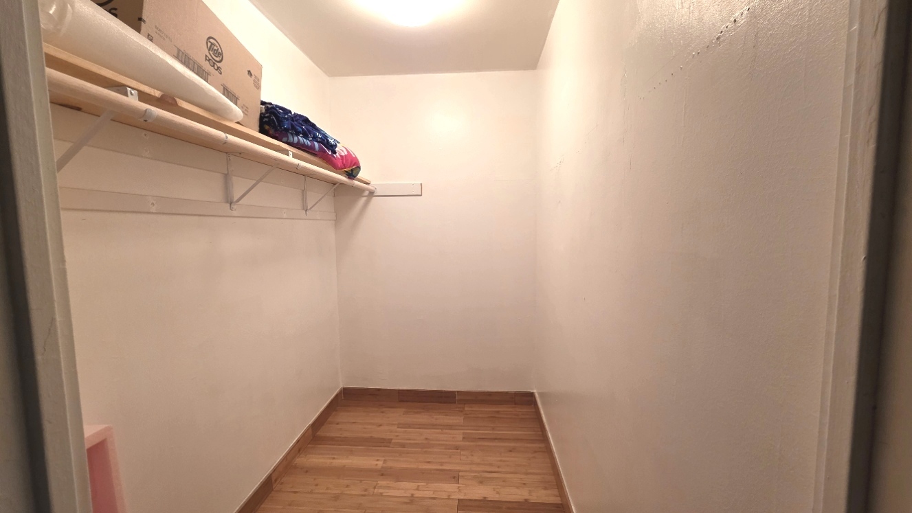 6033 North Sheridan Road, Unit 5G Chicago, IL 60660 - Photo 12 of 24 a view of utility room