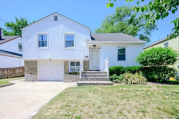 $949,000 | 567 Oxford Road, Cedarhurst, NY 11516