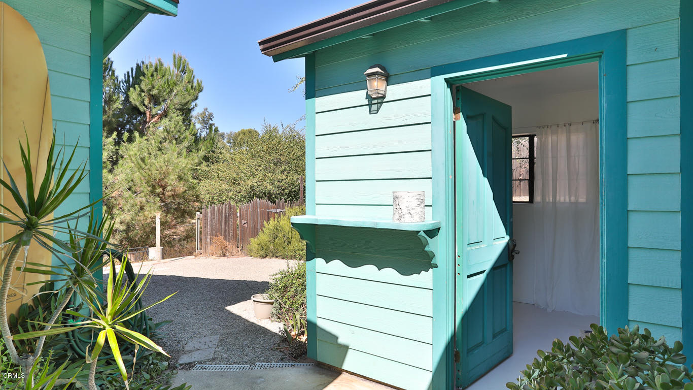 9525 Reverie Road Tujunga, CA 91042 - Photo 25 of 47 a view of entryway with a front door