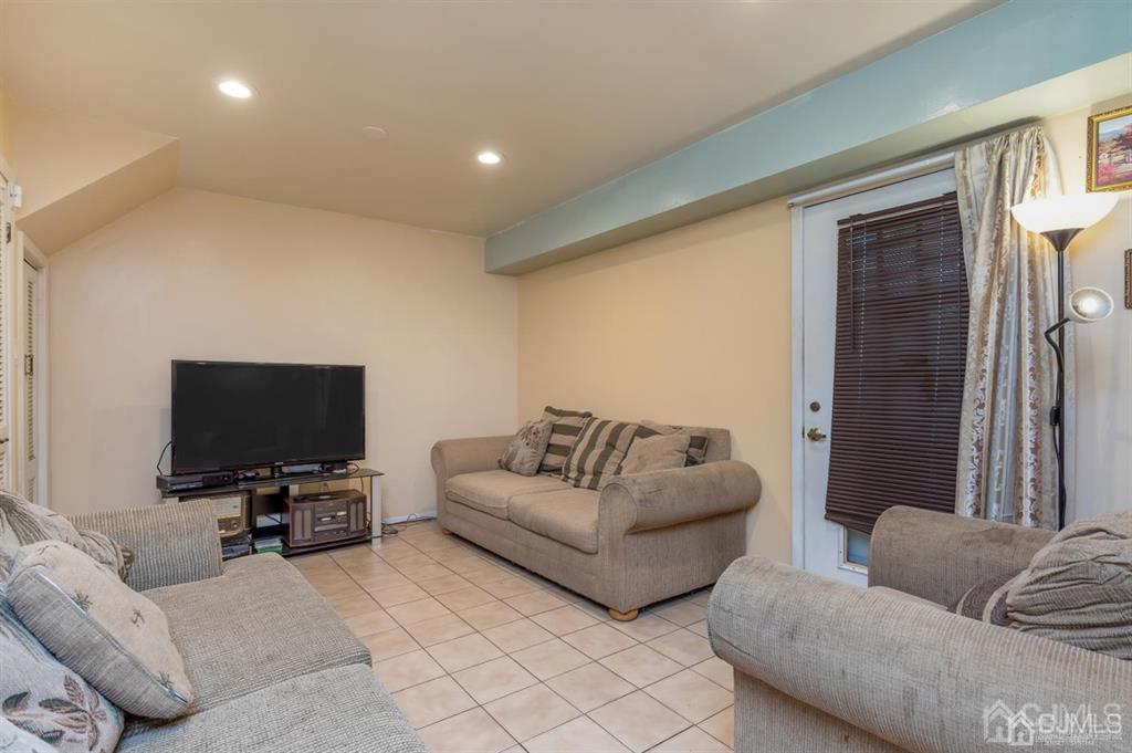 26 Abbott Road Somerset, NJ 08873 - Photo 13 of 23 Gallery Image 13