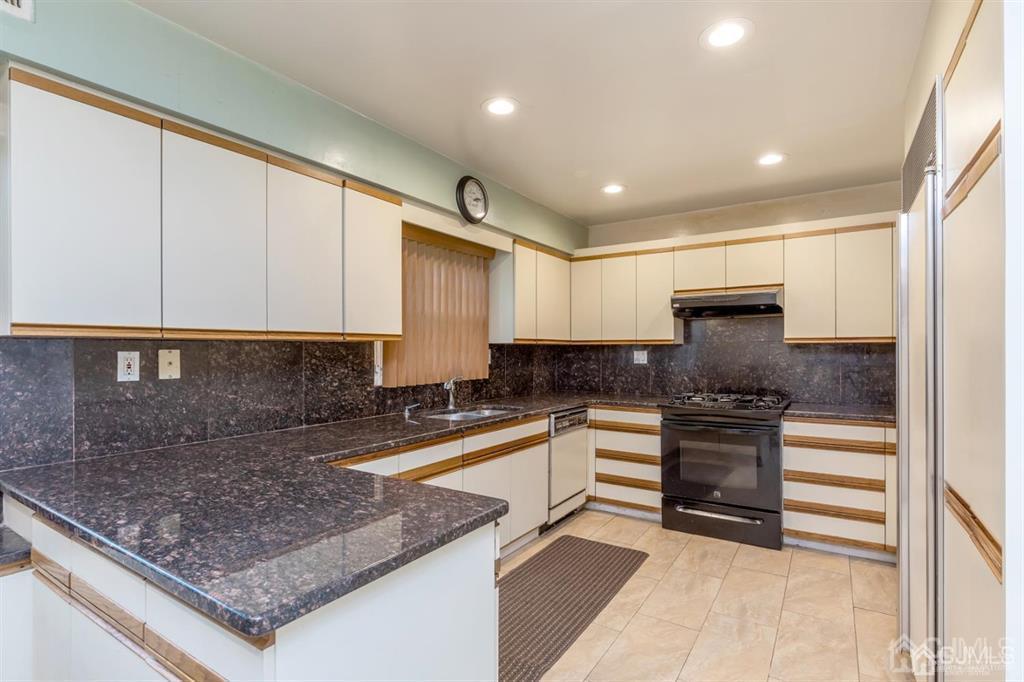 26 Abbott Road Somerset, NJ 08873 - Photo 8 of 23 Gallery Image 8