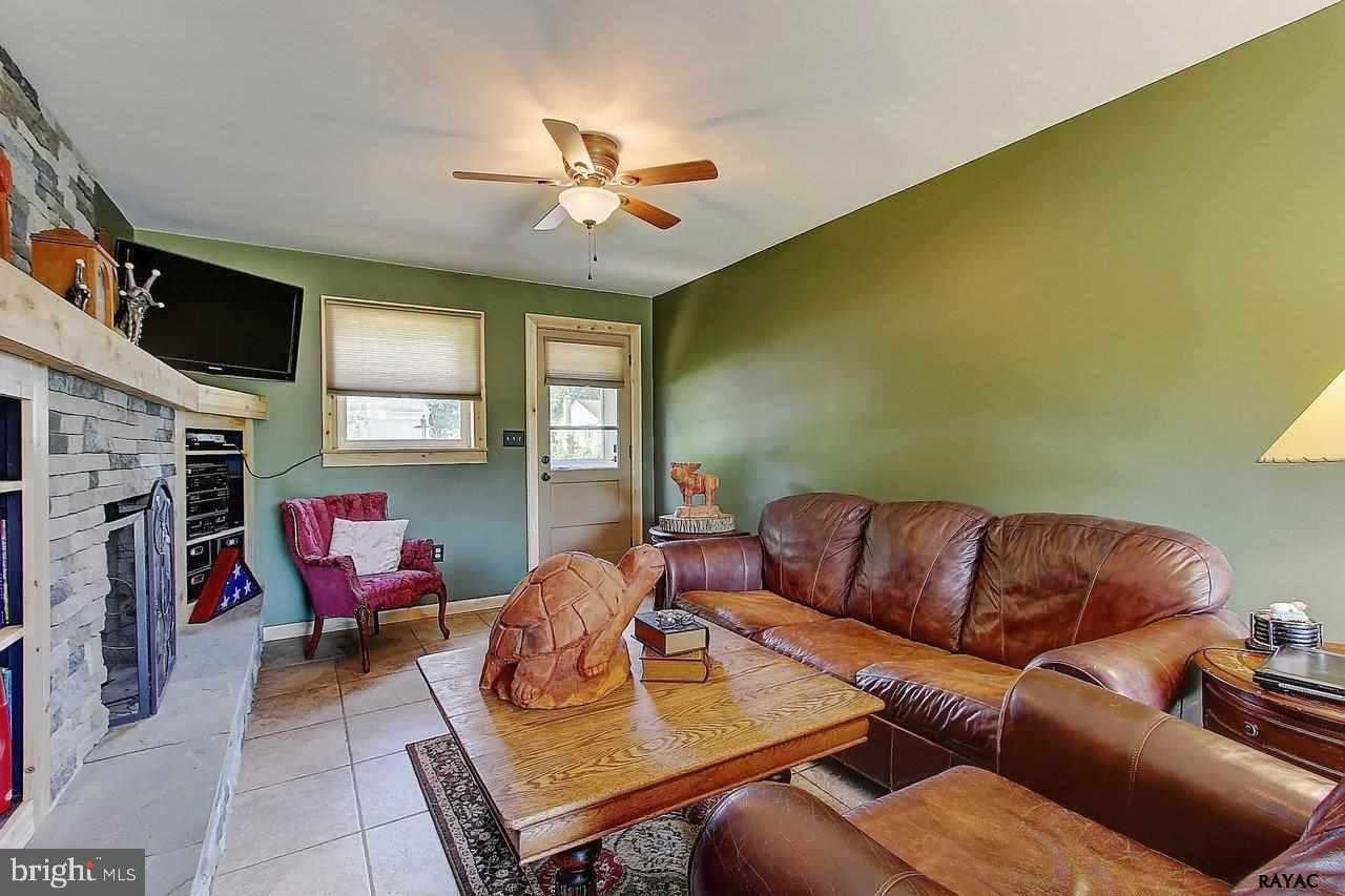 1751 Sapphire Road York, PA 17408 - Photo 25 of 27 Gallery Image 25