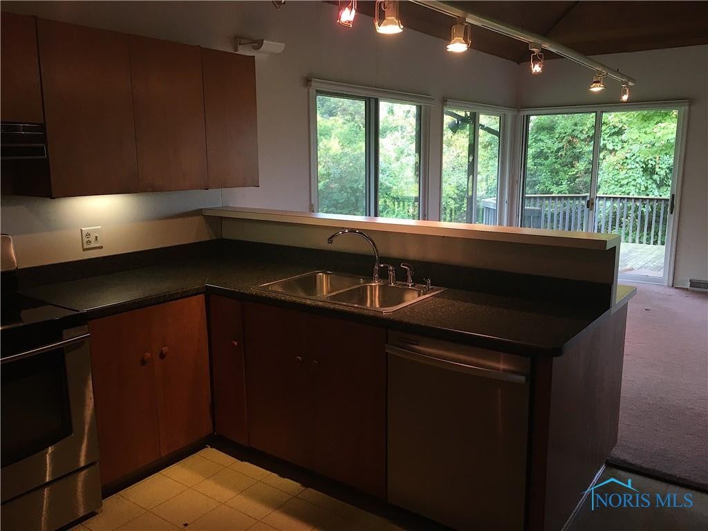 5535 Jerome Road Maumee, OH 43537 - Photo 5 of 27 Open kitchen