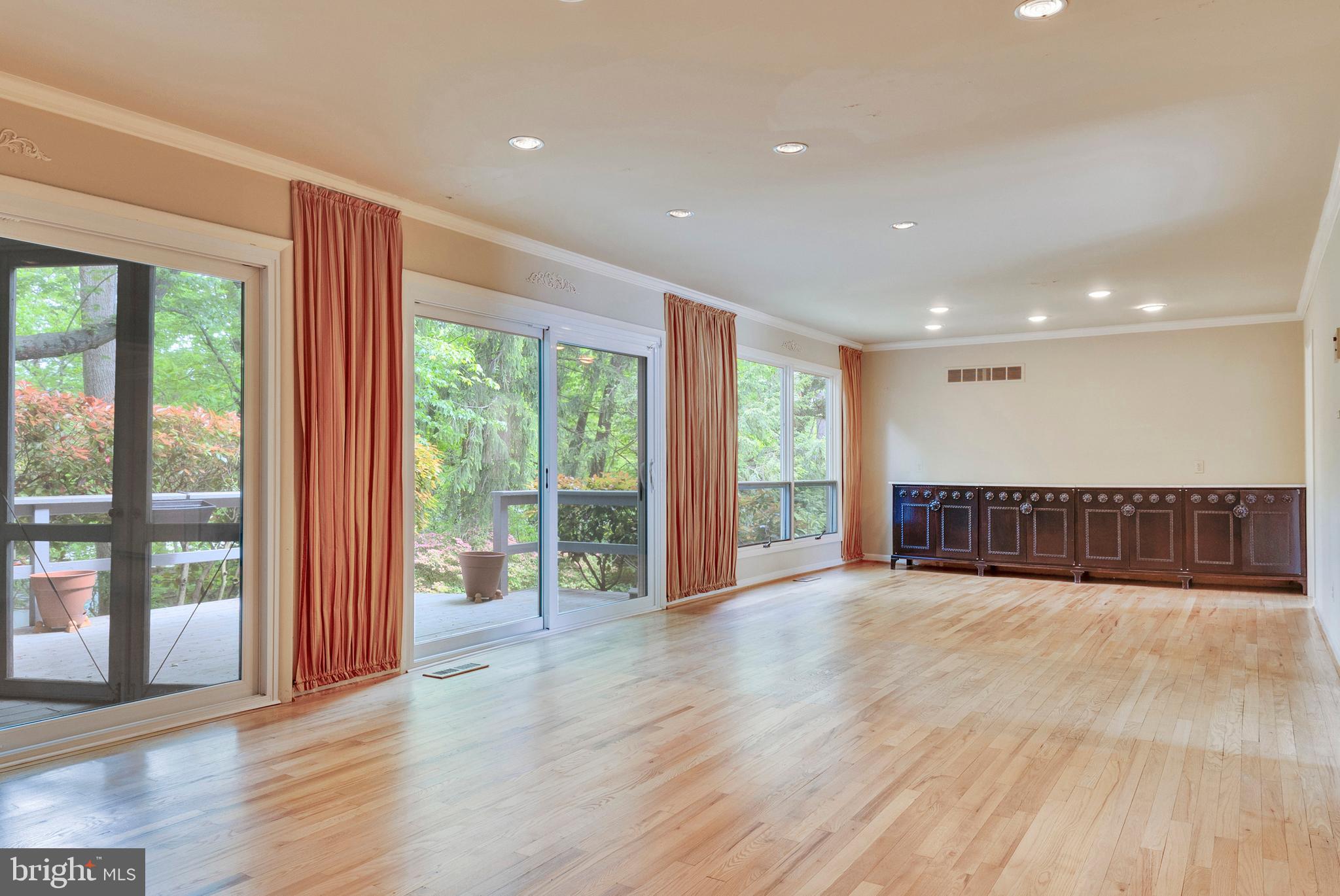Great room with ample living space