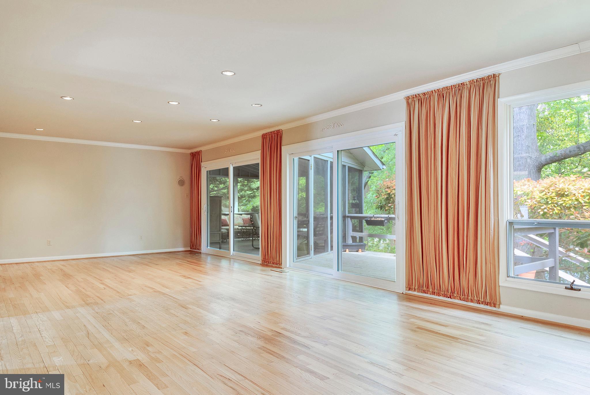 Great room with ample living space