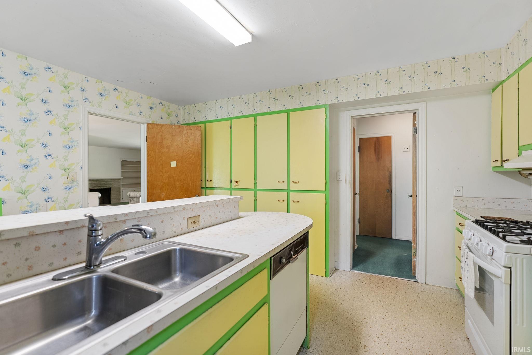 1502 Hawthorn Road Fort Wayne, IN 46802 - Photo 16 of 34