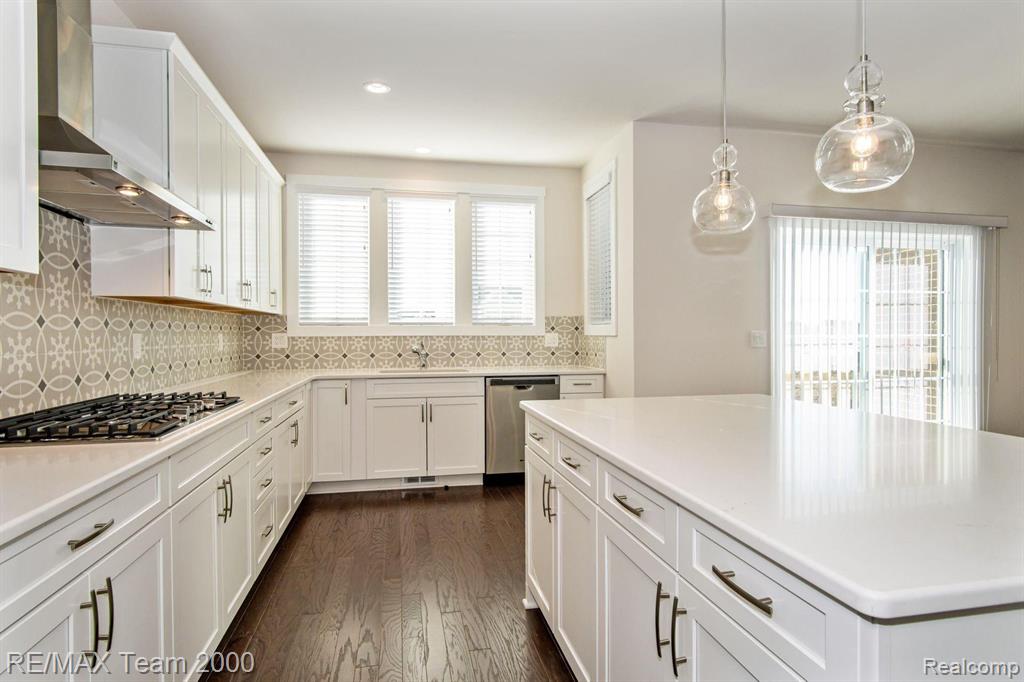 50625 Rockingham Drive Canton, MI 48188 - Photo 10 of 30