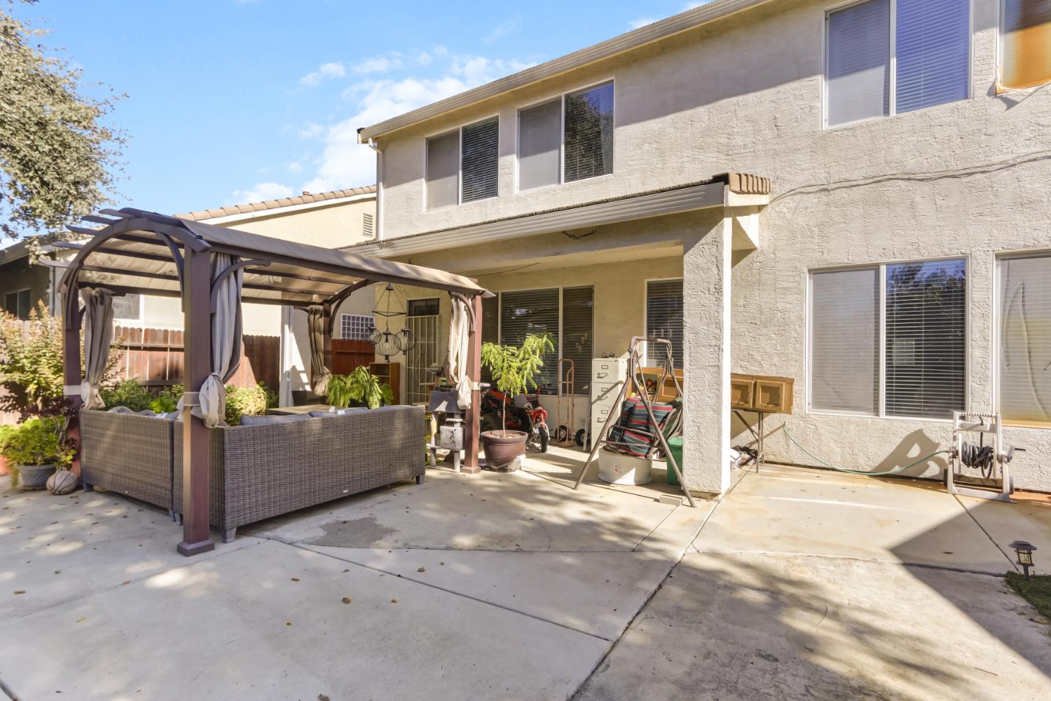 9820 Spring View Way Elk Grove, CA 95757 - Photo 48 of 49 a view of a dinning room with a patio