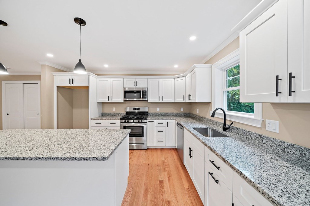 23 Ridge Avenue Pembroke, MA 02359 - Photo 8 of 35 Gallery Image 8
