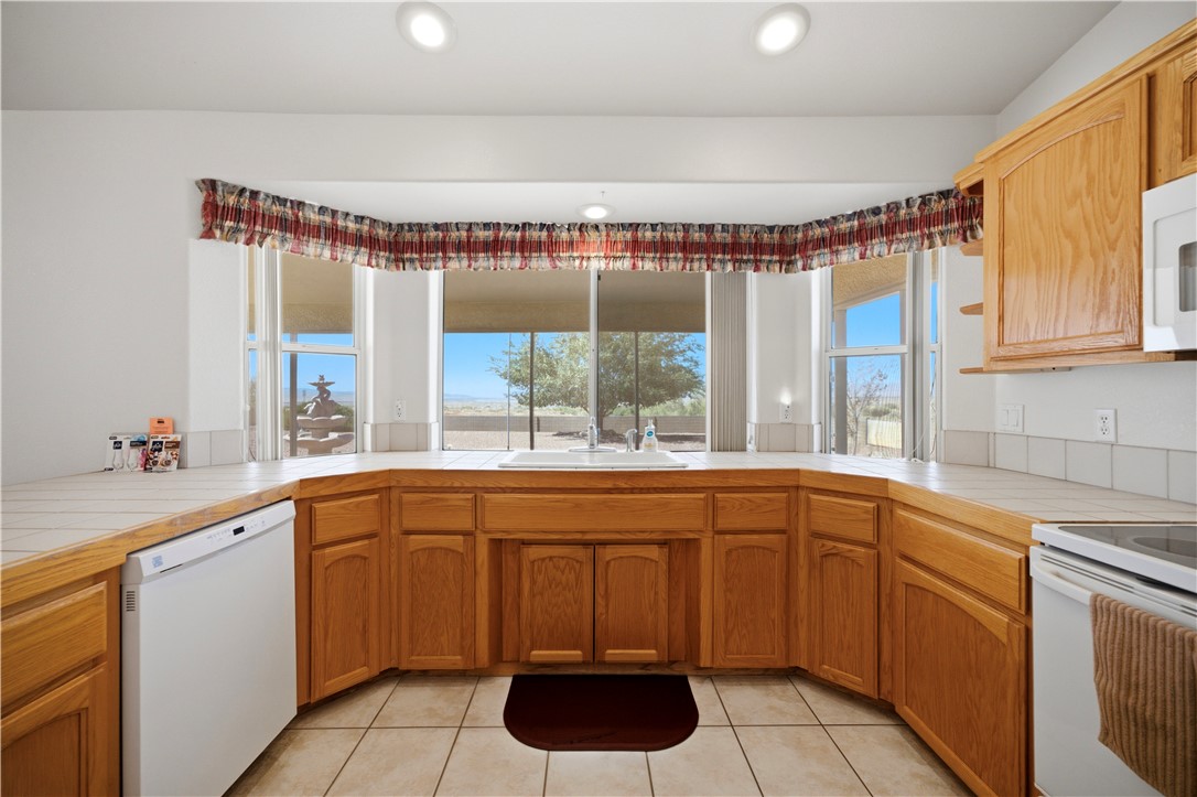 4399 Pinto Road Kingman, AZ 86401 - Photo 5 of 32
